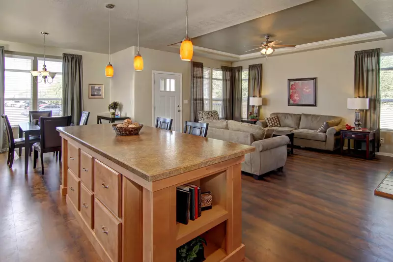 American freedom 2858 kitchen home features