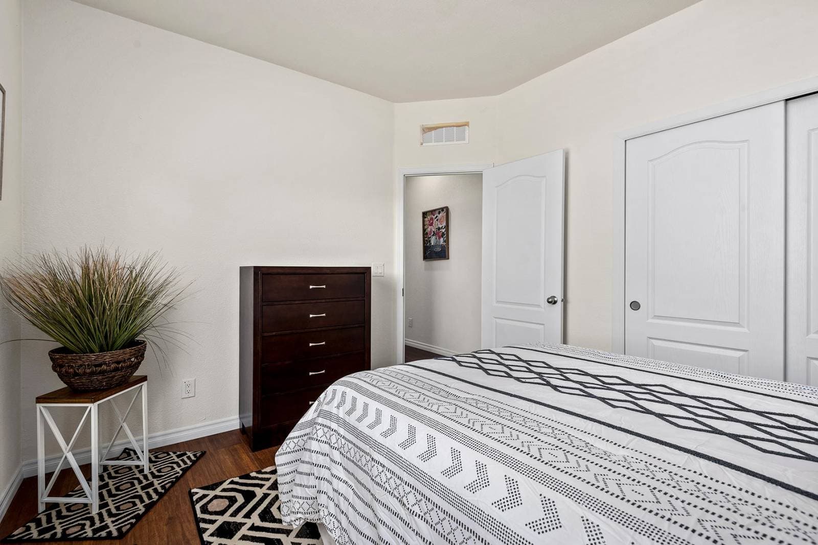 American freedom 2848u  bedroom home features