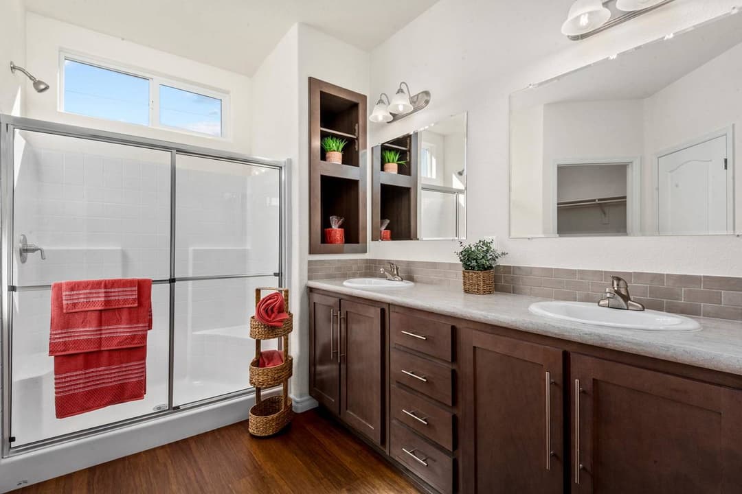 American freedom 2848u  bathroom home features