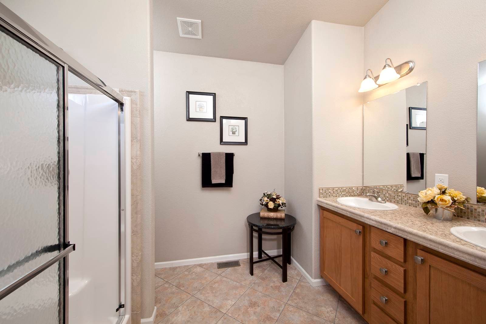 American freedom 2844 bathroom home features