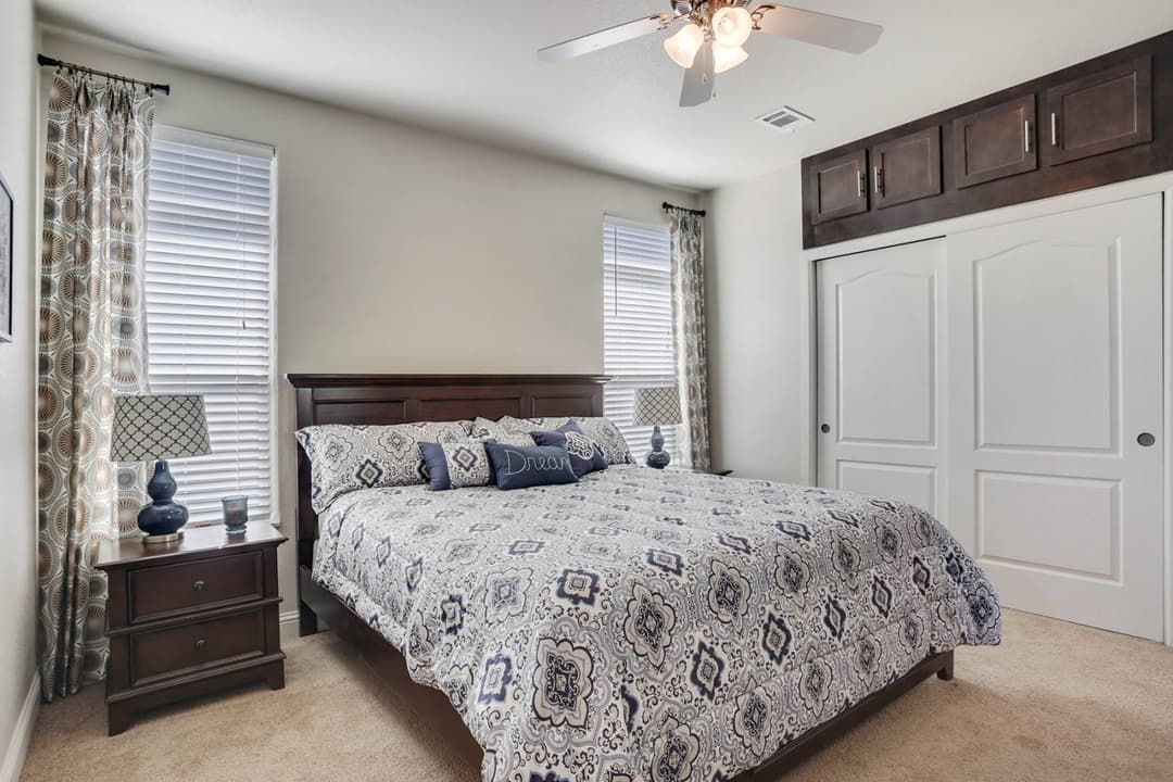 American freedom 2848pc2  bedroom home features