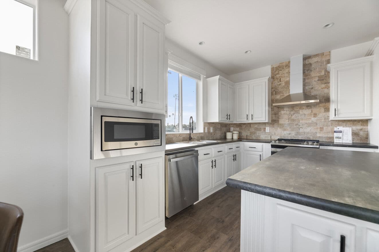 Pacifica  interior and kitchen home features