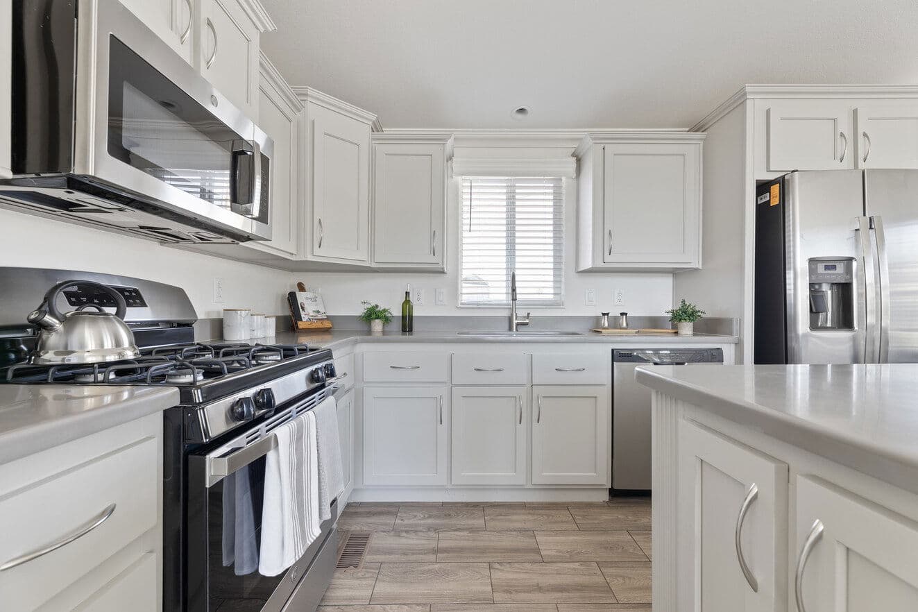 Sedona ridge interior and kitchen home features