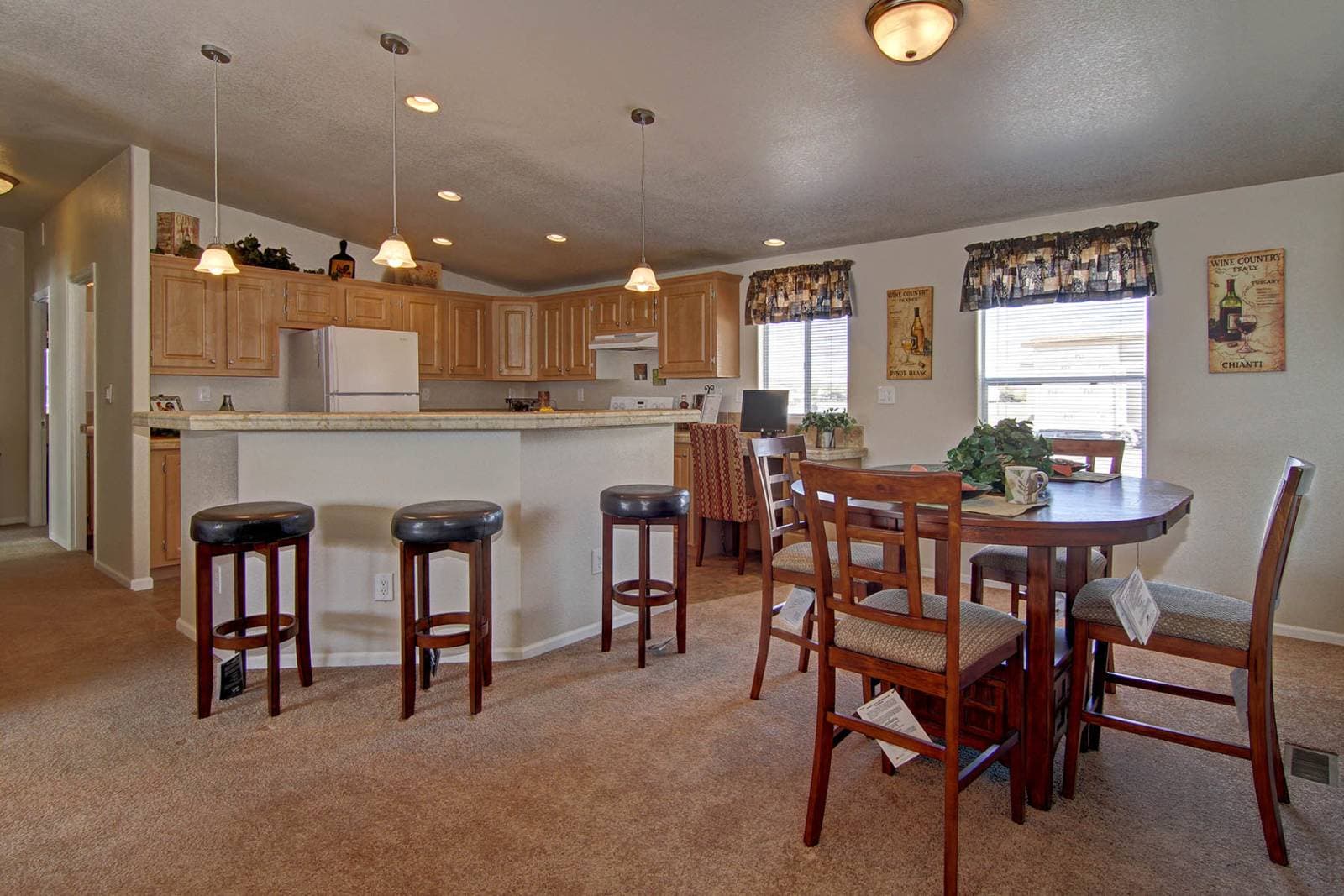 Sunrise 3252 kitchen home features